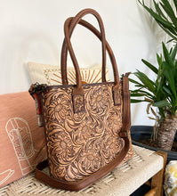 Load image into Gallery viewer, Parkline Hand Tooled Leather Purse
