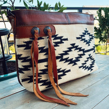 Load image into Gallery viewer, Breckenridge Western Leather Crossbody Purse
