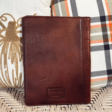 Load image into Gallery viewer, Daisy Grand Leather Notebook Portfolio
