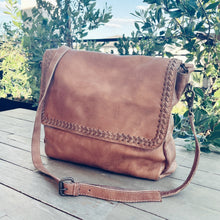 Load image into Gallery viewer, Barnhart Vintage Leather Crossbody Purse
