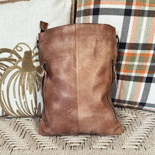 Load image into Gallery viewer, The Barkley Brown Vintage Leather Crossbody Purse
