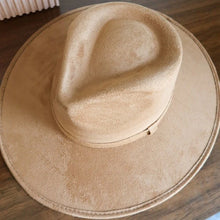 Load image into Gallery viewer, Vegan Suede Cappuccino Fedora Hat
