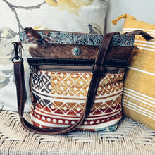 Load image into Gallery viewer, Indie Small Leather Crossbody Purse
