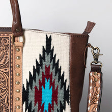 Load image into Gallery viewer, Western Purse, Tooled Leather Purse, Conceal Carry Purse, Cowhide Purse, American Darling Purse, Western Crossbody Purse, Leather Fringe
