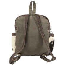 Load image into Gallery viewer, Western Backpack, Leather Backpack Women, Cowhide Backpack, Conceal Carry Purse, Cowhide Purse, American Darling Purse, Western Purse
