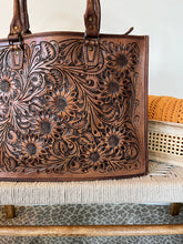 Load image into Gallery viewer, Western Hand Tooled Leather Purse, Conceal Carry Purse, Cowhide Purse, American Darling Purse, Western Crossbody Purse, Leather Fringe
