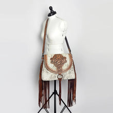 Load image into Gallery viewer, Western Leather Purse, Western Crossbody Purse, Cowhide Hair On Purse,  Genuine Cowhide handbag, Hair On Cowhide Fringe Crossbody Purse
