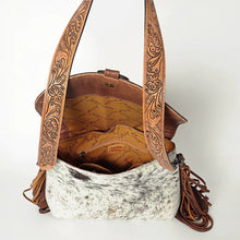 Load image into Gallery viewer, Western Leather Purse, Western Crossbody Purse, Cowhide Hair On Purse,  Genuine Cowhide handbag, Hair On Cowhide Fringe Crossbody Purse
