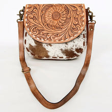 Load image into Gallery viewer, Western Leather Purse, Western Crossbody Purse, Cowhide Hair On Purse,  Genuine Cowhide handbag, Hair On Cowhide Fringe Crossbody Purse
