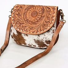 Load image into Gallery viewer, Western Leather Purse, Western Crossbody Purse, Cowhide Hair On Purse,  Genuine Cowhide handbag, Hair On Cowhide Fringe Crossbody Purse
